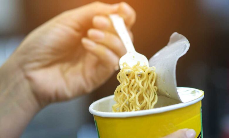 Allarme noodles istantanei, se mangiati troppo spesso fanno male