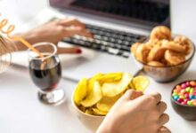 Gli alimenti ultra-processati aumentano del 47% il rischio di infarto e ictus