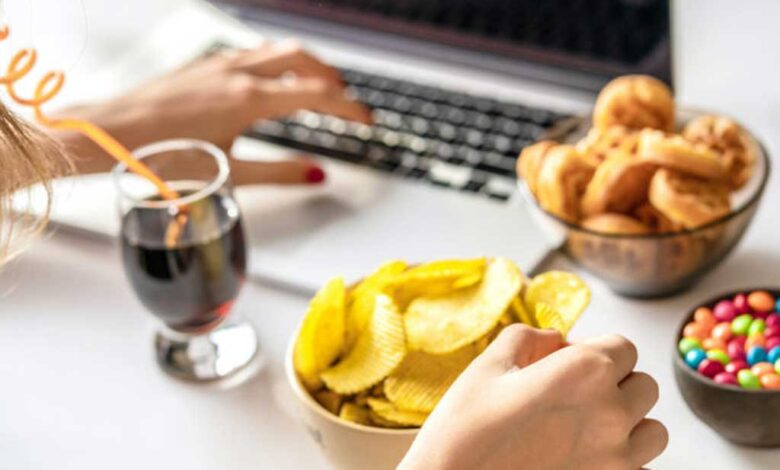 Gli alimenti ultra-processati aumentano del 47% il rischio di infarto e ictus