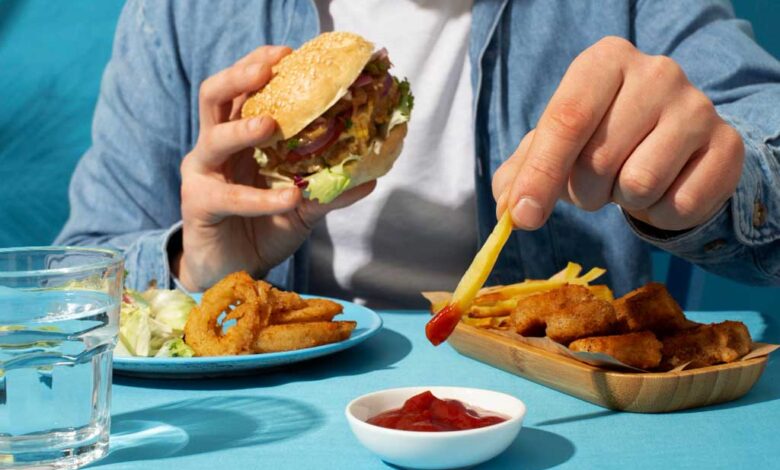 Gli alimenti ultra-processati aumentano del 67% il rischio di infarto e ictus