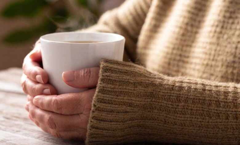 Caffè e tè potrebbero avere diverse correlazioni con la salute delle ossa nelle donne anziane