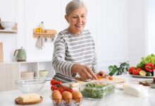 Seguire la dieta MIND può contribuire a rallentare l'atrofia cerebrale e ritardare l'invecchiamento cerebrale.