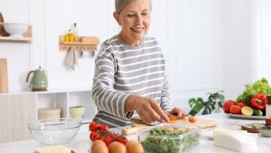 Seguire la dieta MIND può contribuire a rallentare l'atrofia cerebrale e ritardare l'invecchiamento cerebrale.