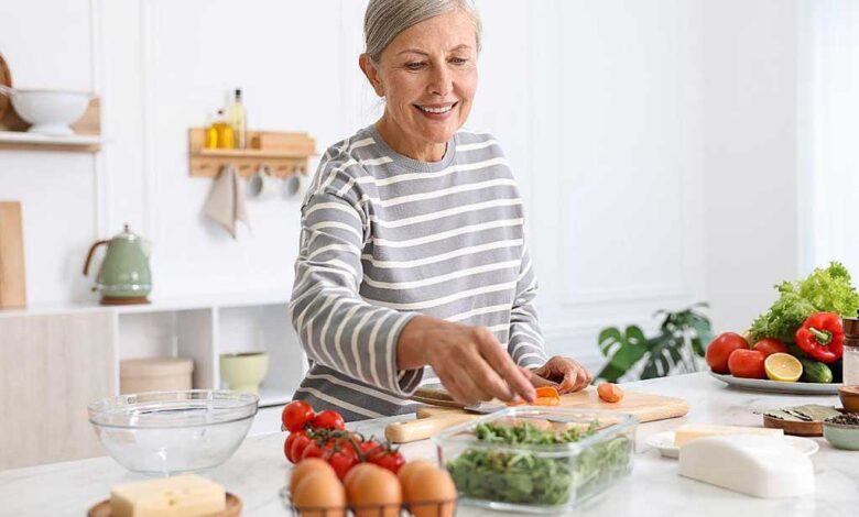 Seguire la dieta MIND può contribuire a rallentare l'atrofia cerebrale e ritardare l'invecchiamento cerebrale.
